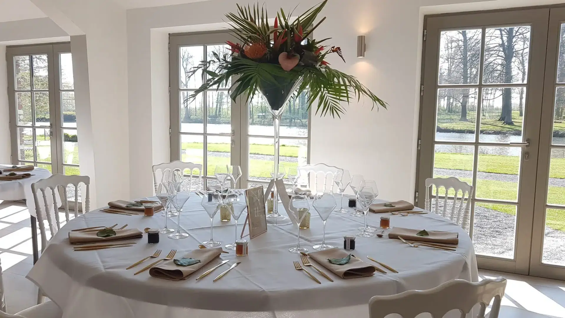 Diner-de-mariage-vue-sur-le-jardin