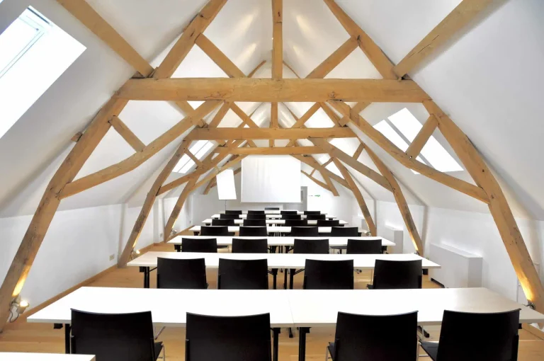 Salle-de-seminaire-scaled