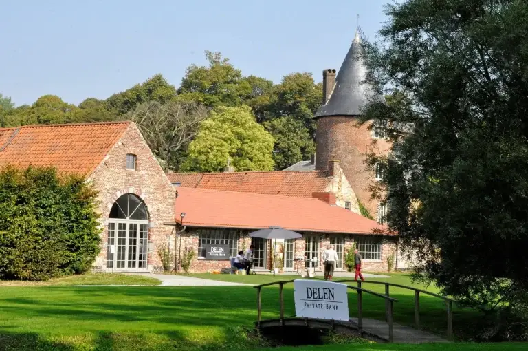Vue-sur-le-domaine-scaled