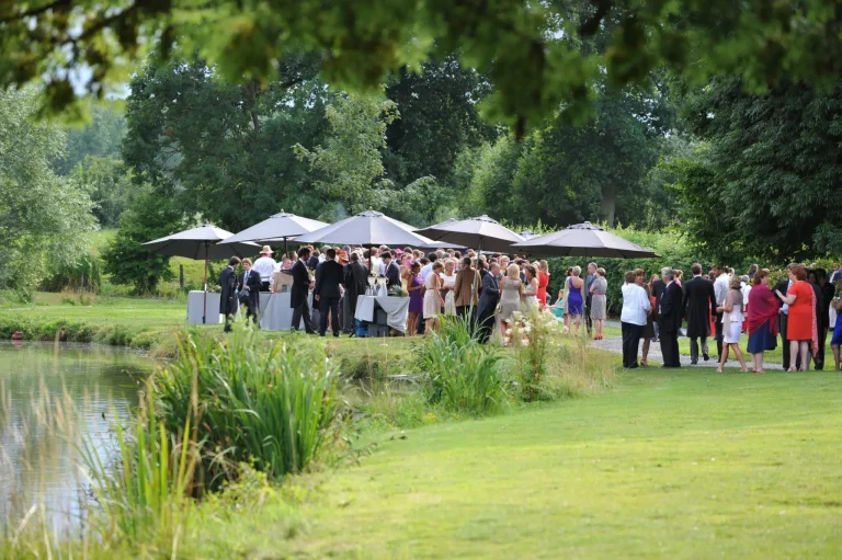 reception-dans-le-jardin-dAbaumont