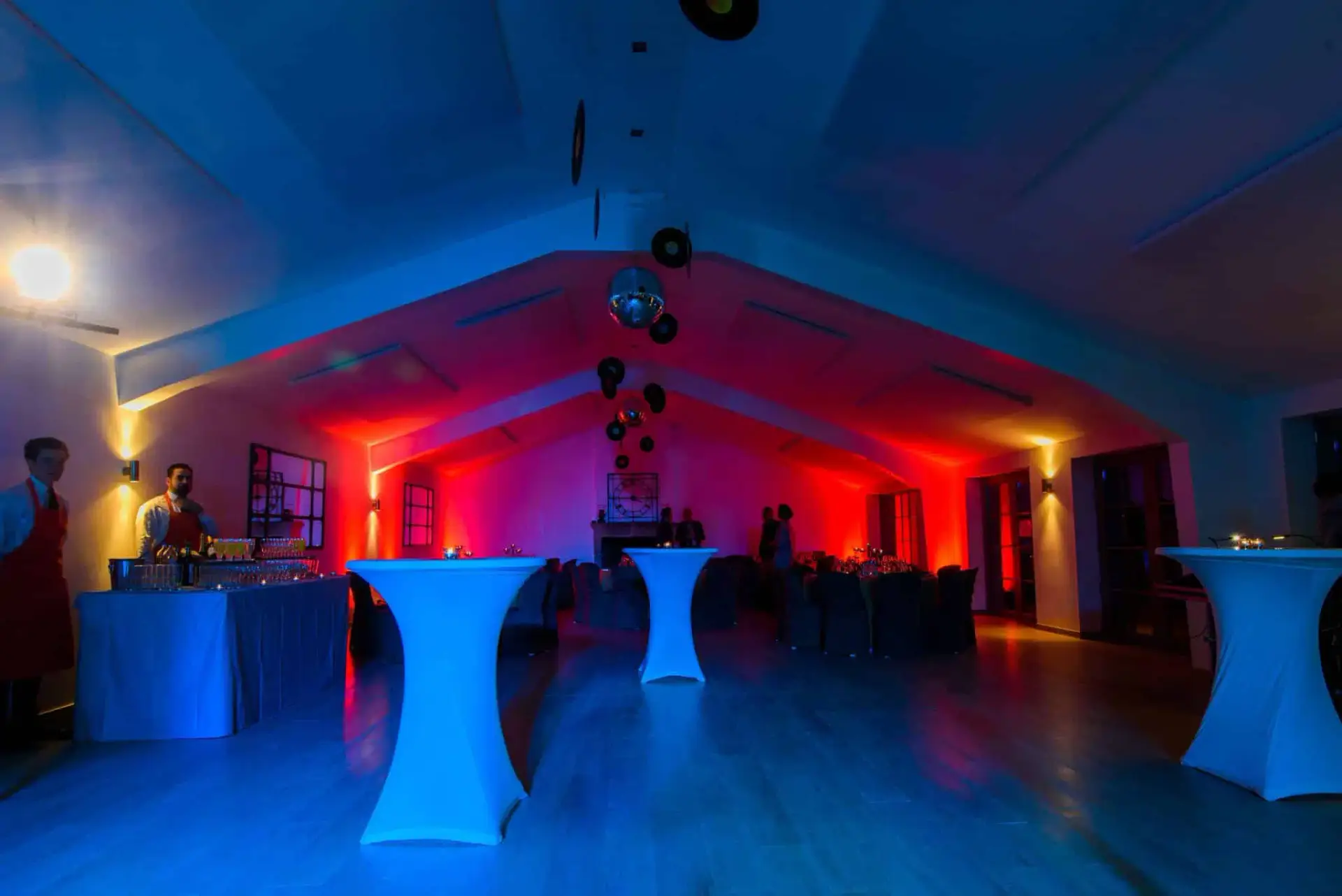 Salle-pour-soiree-a-louer-scaled