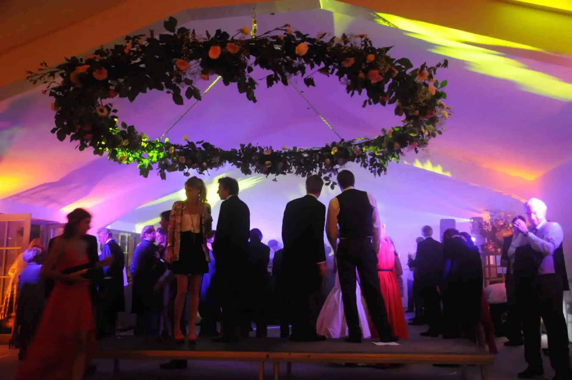 Soiree-dansante-de-mariage-scaled